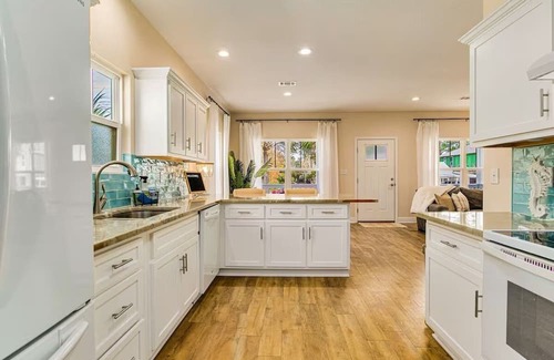 New Warrington House | The Seahorse Cottage- Near NAS/Beaches/Downtown