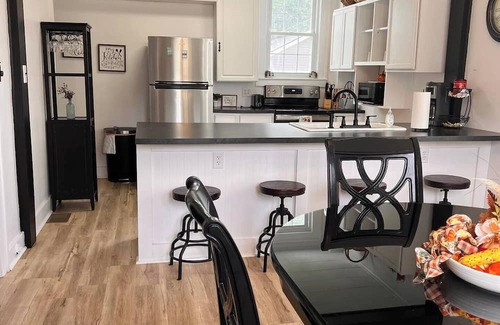 Owensboro House | 💦 Luxe Retreat Home @ Griffith Ave – Prime Location! ➠ 524W