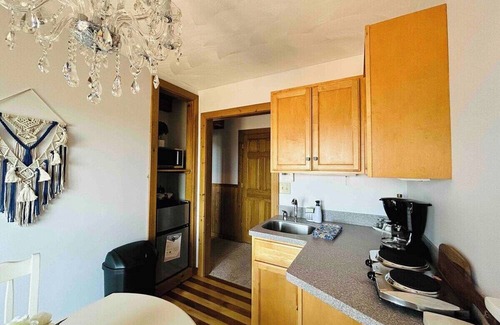 Sidney Cabin | Flagview Lodge | Cabin w/Porch + Countryside Views!