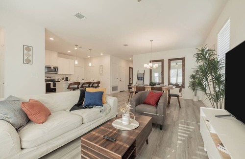 Bastrop House | Spacious Bastrop Furnished Stay Corporate Rental All Inclusive