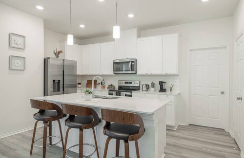 Bastrop House | Spacious Bastrop Furnished Stay Corporate Rental All Inclusive