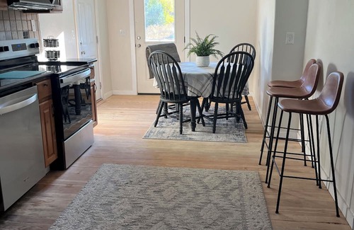 Grand View House | 3-bedroom house in Grand View with AC