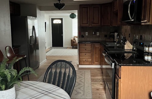 Grand View House | 3-bedroom house in Grand View with AC