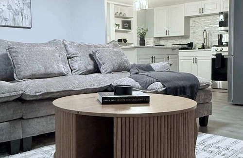 Pawtucket House | Contemporary Apartment- Prime Location to MBTA