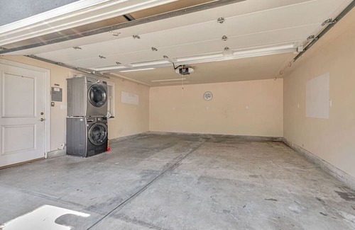 Ryland House | Large 6 Bedroom DT SJ Getaway with Huge Backyard and 2 car garage. Fast Wifi