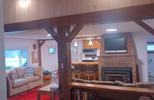 Amherst Cabin | Cozy 3-BR Baboosic Lake in Amherst NO CLEANING FEE'S