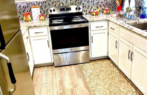 Drayton Condo | Beautiful totally remodeled 2 BR property near everything!