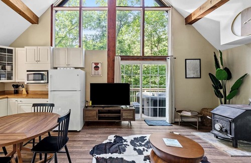 Ridgeway Cabin | Fantastic Cabin with Barbecue and Hot-tub in Gerrardstown, West Virginia