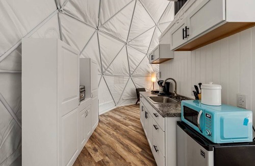 Capon Bridge Cabin | Impressive Dome with Fire Pit, Barbecue and Hot-tub in Capon Bridge, West Virginia