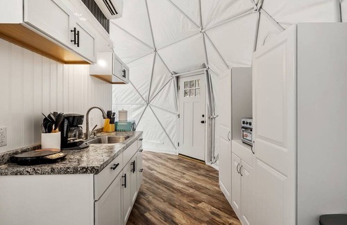 Capon Bridge Cabin | Impressive Dome with Fire Pit, Barbecue and Hot-tub in Capon Bridge, West Virginia