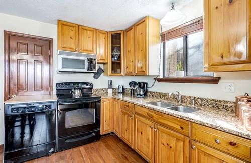 Ridgeway House | Stone Cabin with Amazing Views, Hot Tub, Fire Pit and Game Room Perfect for Your Gerrardstown, WV Getaway