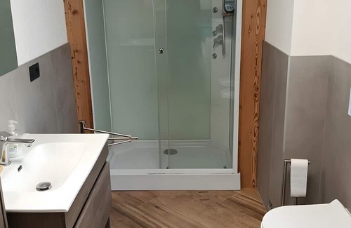 Isolaccia Apartment | Apartment 'Appartamento Via Livigno' with Mountain View, Balcony and Wi-Fi