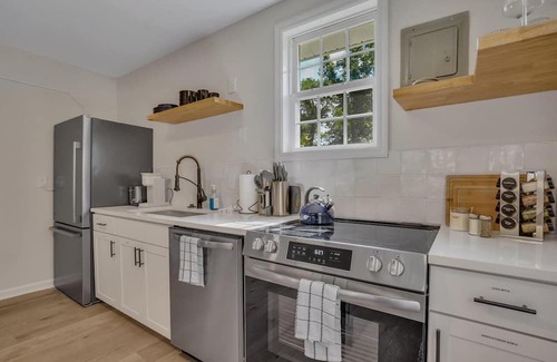 Manning Cottage | Cypress Cottage - Cozy Lake Getaway