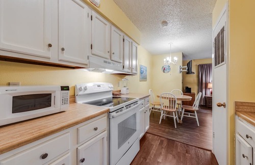 Port Aransas Condo | Roomy 1 BDRM Large Pool w/a Private Courtyard and a 5 Min Walk to the Beach