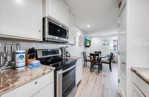 Port Aransas Condo | Roomy 1 BDRM Large Pool w/a Private Courtyard and a 5 Min Walk to the Beach