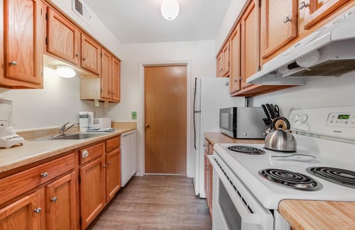 Port Aransas Condo | Roomy 1 BDRM Large Pool w/a Private Courtyard and a 5 Min Walk to the Beach