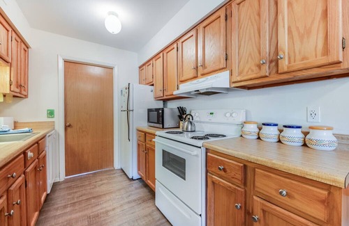 Port Aransas Condo | Roomy 1 BDRM Large Pool w/a Private Courtyard and a 5 Min Walk to the Beach