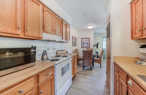 Port Aransas Condo | Roomy 1 BDRM Large Pool w/a Private Courtyard and a 5 Min Walk to the Beach