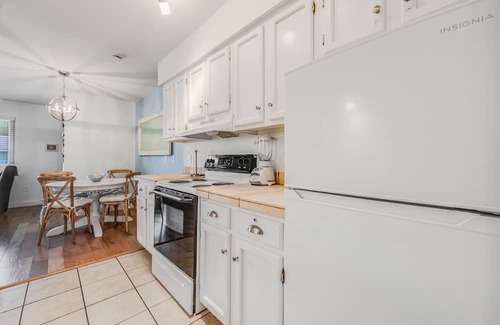 Port Aransas Condo | Roomy 1 BDRM Large Pool w/a Private Courtyard and a 5 Min Walk to the Beach
