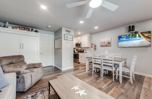 Port Aransas Condo | Roomy 1 BDRM Large Pool w/a Private Courtyard and a 5 Min Walk to the Beach