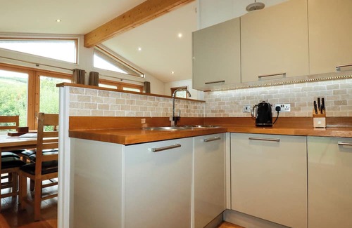 Looe Cottage | 1 HEDGEROWS, country holiday cottage, with hot tub in Lanreath