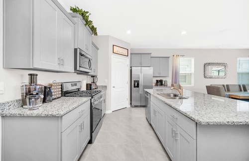 Loughman House | Spectacular Family Home with Pool and Spa-7704OML