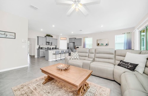 Loughman House | Spectacular Family Home with Pool and Spa-7704OML
