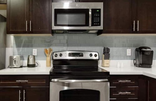 Westwood Apartment | 3 bed, 3 full bath Apt on the Wilshire Corridor