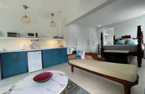 Little Battaleys House | Studio Retreat. Your home away from home