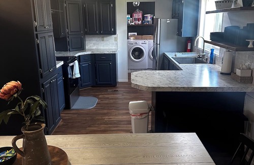 Dingle House | 1-Min Walk to Private Beach, Lake Views, Pickleball, Gated Family Getaway!