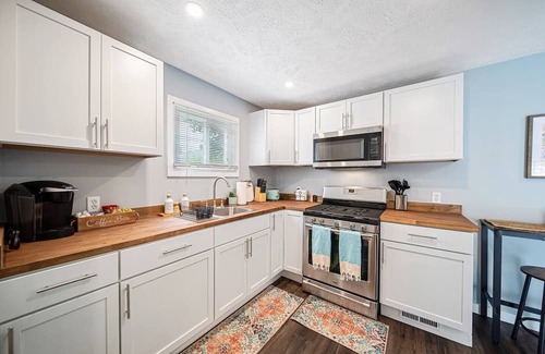 Lakewood House | Beautifully updated Entire Duplex! Sleeps 10!