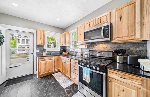 Lakewood House | Beautifully updated Entire Duplex! Sleeps 10!