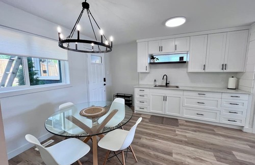 Hinton House | Alpine Escape-Completely renovated home 20 minutes to Jasper National Park Gate!