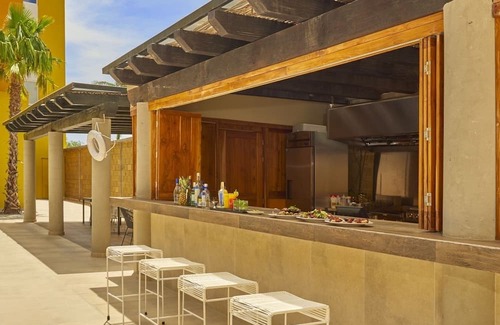 El Tezal House | Spacious Cabo Retreat – Walk to Shops, Beaches & the Marina for Dining, Shopping