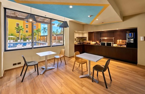 El Tezal House | Spacious Cabo Retreat – Walk to Shops, Beaches & the Marina for Dining, Shopping