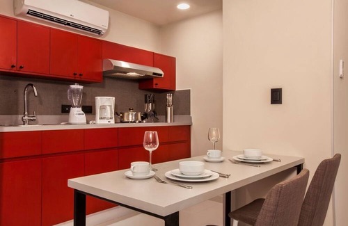 El Tezal House | Spacious Cabo Retreat – Walk to Shops, Beaches & the Marina for Dining, Shopping