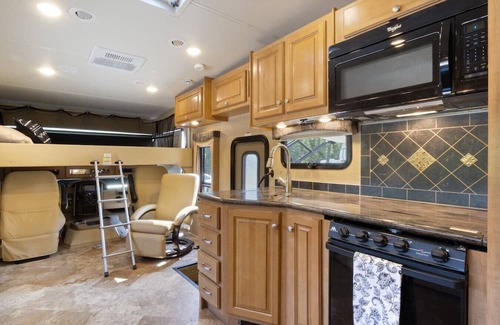Osage Beach House | RV Retreat - Pool - Next to Margaritaville