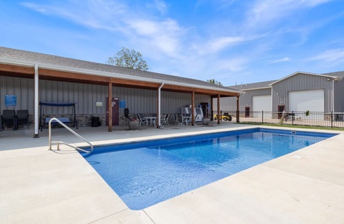 Osage Beach House | RV Retreat - Pool - Next to Margaritaville