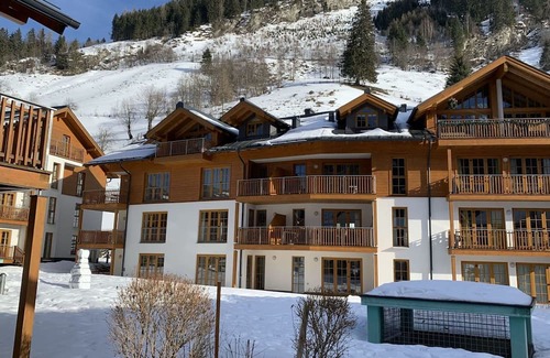 Rauris Apartment | Beautiful apartment for 4 guests with pool, WIFI, TV, terrace and parking