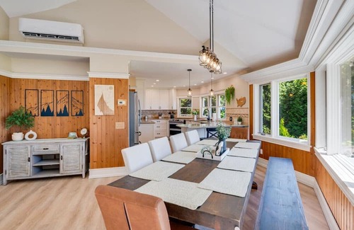 Poulsbo House | Evergreen View Retreat Sleeping up to 16