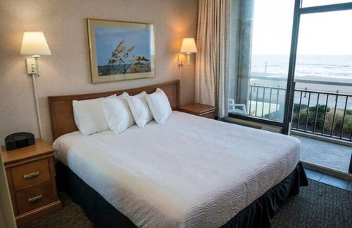 Northeast Virginia Beach Resort | Four Sails Resort Oceanfront condo with 2 Oceanfront Balconies