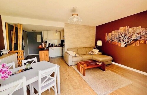 La Rochelle Apartment | Apartment with terrace and pool