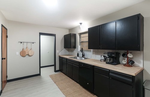 Wichita House | Dazzling East Side 3BR 2 BA Coffee/WFI/SMRT TV