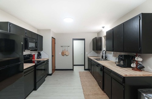 Wichita House | Dazzling East Side 3BR 2 BA Coffee/WFI/SMRT TV