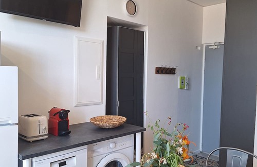 Ruoms Apartment | Charming studio with swimming pool in the heart of Ruoms, Ardèche