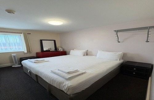 Quedgeley Apartment | GO2 Gloucester Hotel by OYO | Standard Double