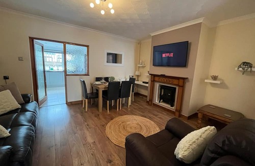 St. Thomas House | Access to the Gym, 3 Bedrooms, Close to the City