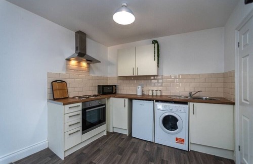 Neath Apartment | Fully Equipped Kitchen, Double room