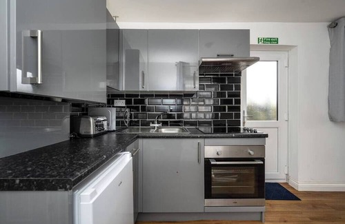 St. Thomas Apartment | En-suite Apartment, Fully Equipped Kitchen