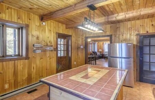 St-Adolphe-d'Howard House | Le Bûcheron: Rustic Chalet + Private Spa & Lake
